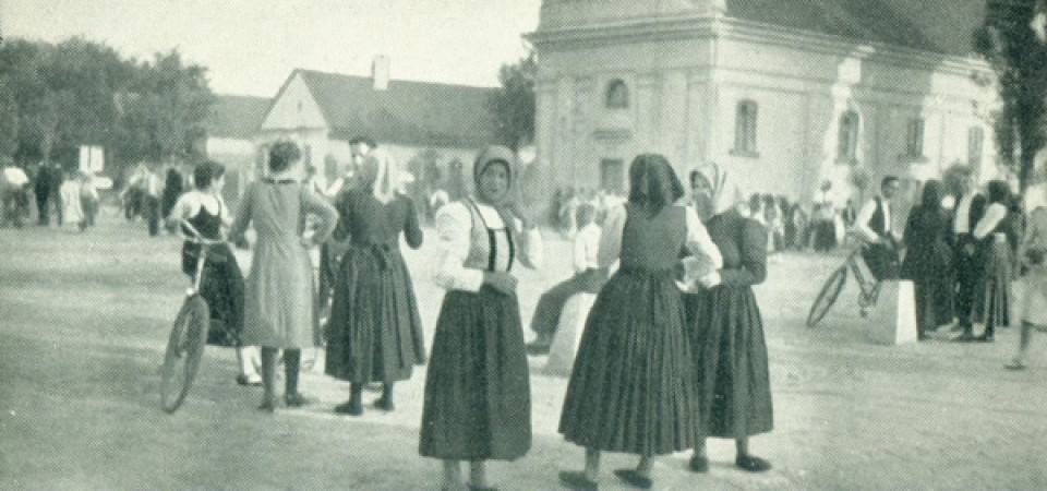 Na staroj fotografiji iz 1938.godine vidi se centar Nove Pazove.