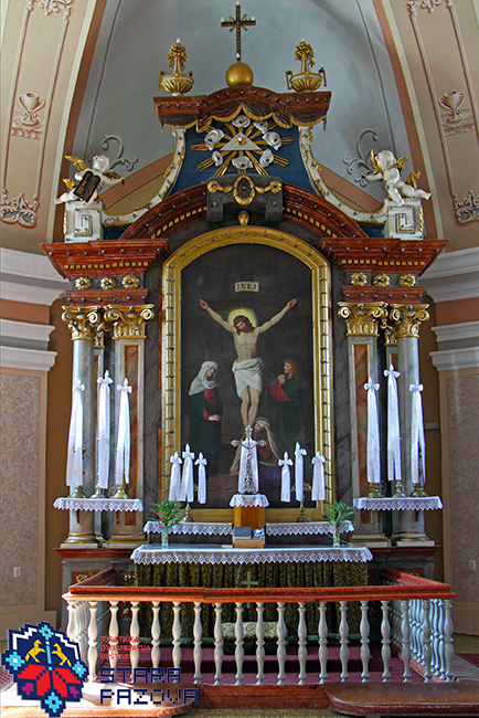 Unutrašnjost crkve-oltar 