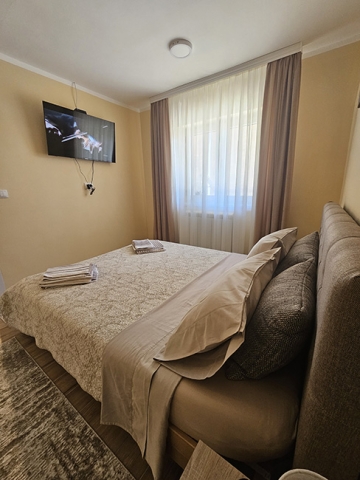 Lana 3***-Novi Banovci