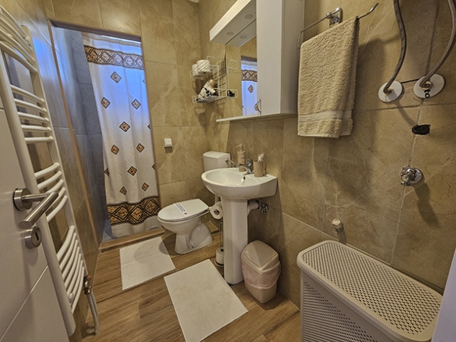 Lana 3***-Novi Banovci